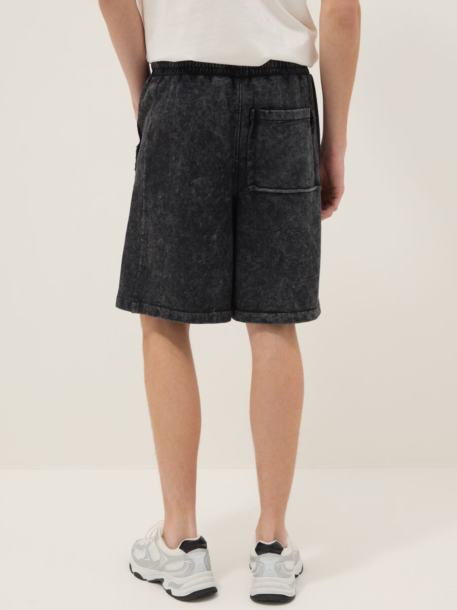 Schwarze Bermuda-Shorts aus Baumwollmix mit elastischem Bund_2