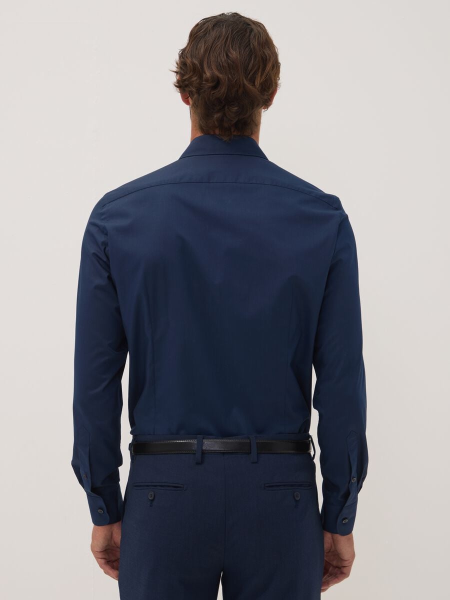 Blue slim-fit shirt with classic collar, easy-iron finish_3