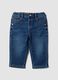 Jeans denim blu scuro in cotone elasticizzato regular fit per bimbo_0