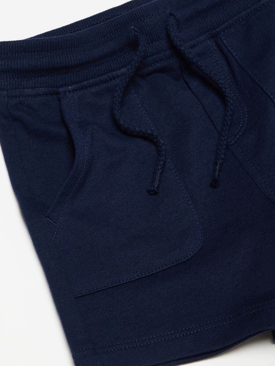 Shorts de algodón con cordón y bolsillos_2
