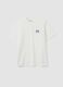 &Lambda;&epsilon;&upsilon;&kappa;ό T-shirt relaxed fit &alpha;&pi;ό 100% &beta;&alpha;&mu;&beta;ά&kappa;&iota; &mu;&epsilon; &sigma;&tau;ά&mu;&pi;&alpha; &sigma;&tau;&omicron; &sigma;&tau;ή&theta;&omicron;&sigmaf;_4