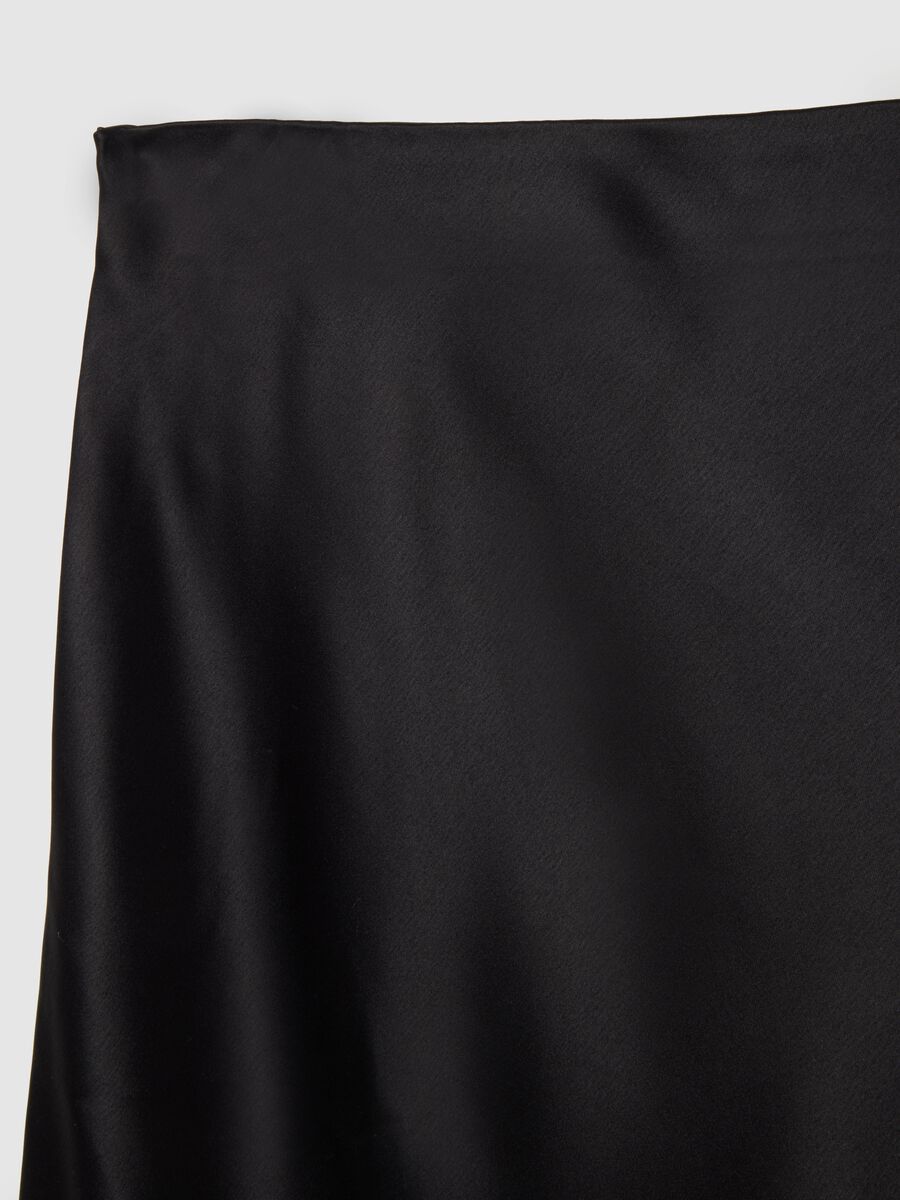 Black skirt in stretch satin fabric_6