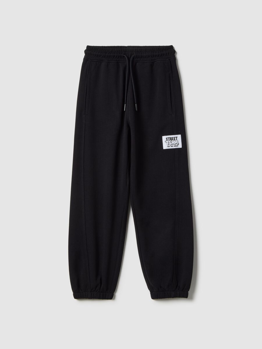 Schwarze Jogginghose aus reiner Baumwolle f&uuml;r Kinder, normale Passform mit Patch_0