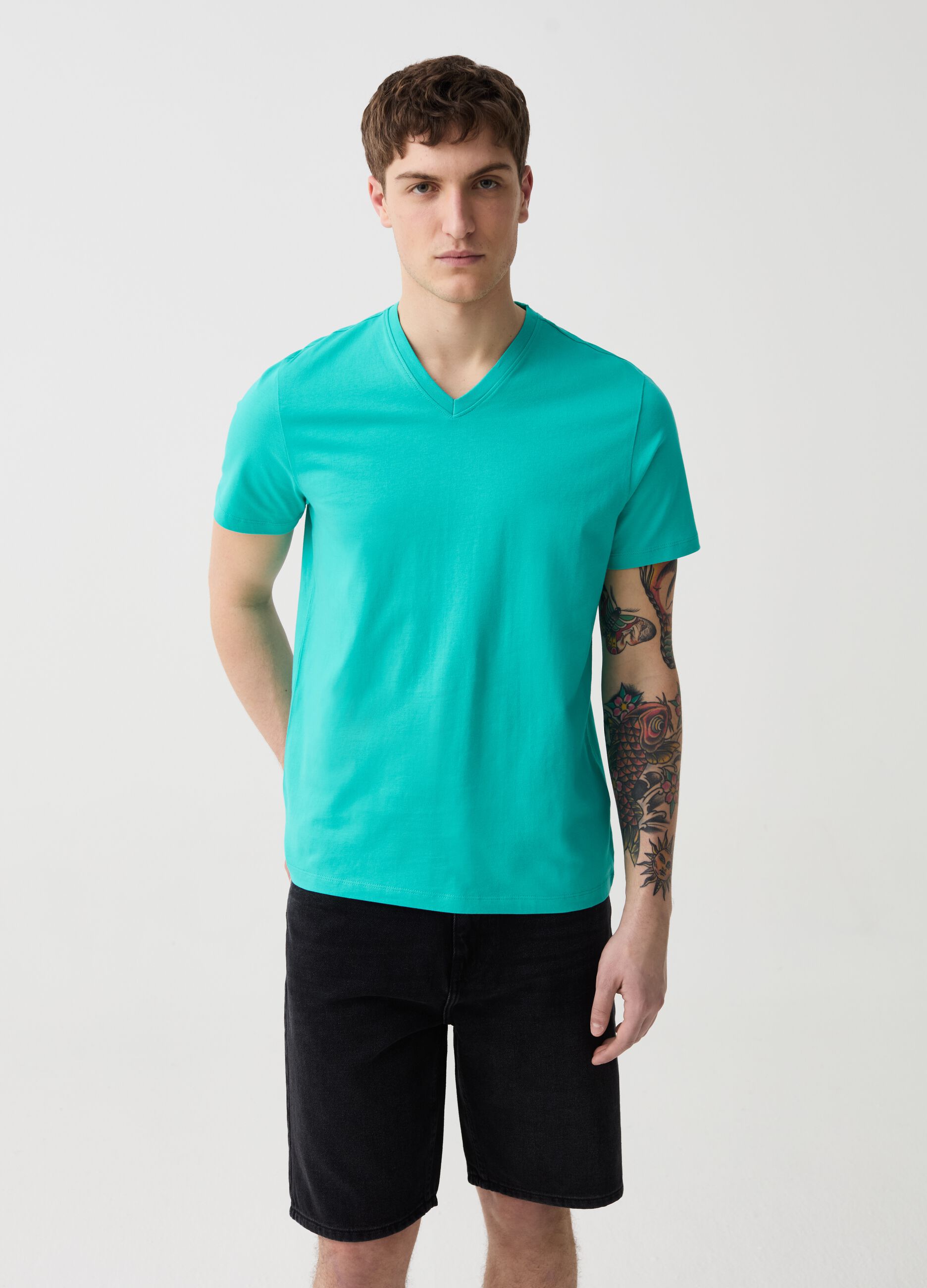 Camiseta de algodón orgánico con cuello de pico