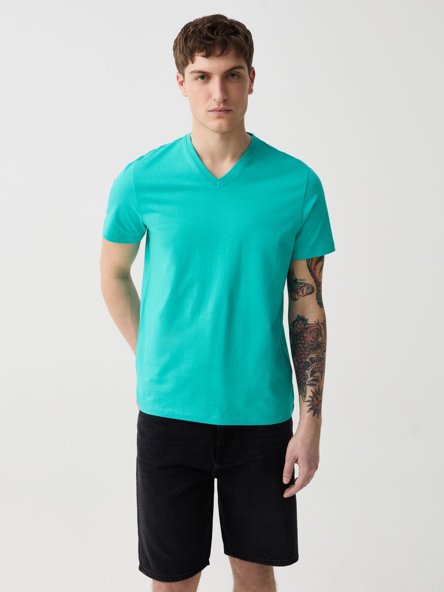 Camiseta de algodón orgánico con cuello de pico_0