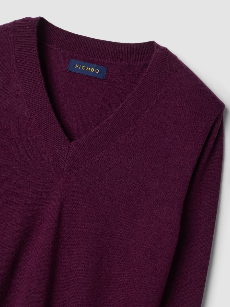 Purple pure wool jumper with deep V-neck_5