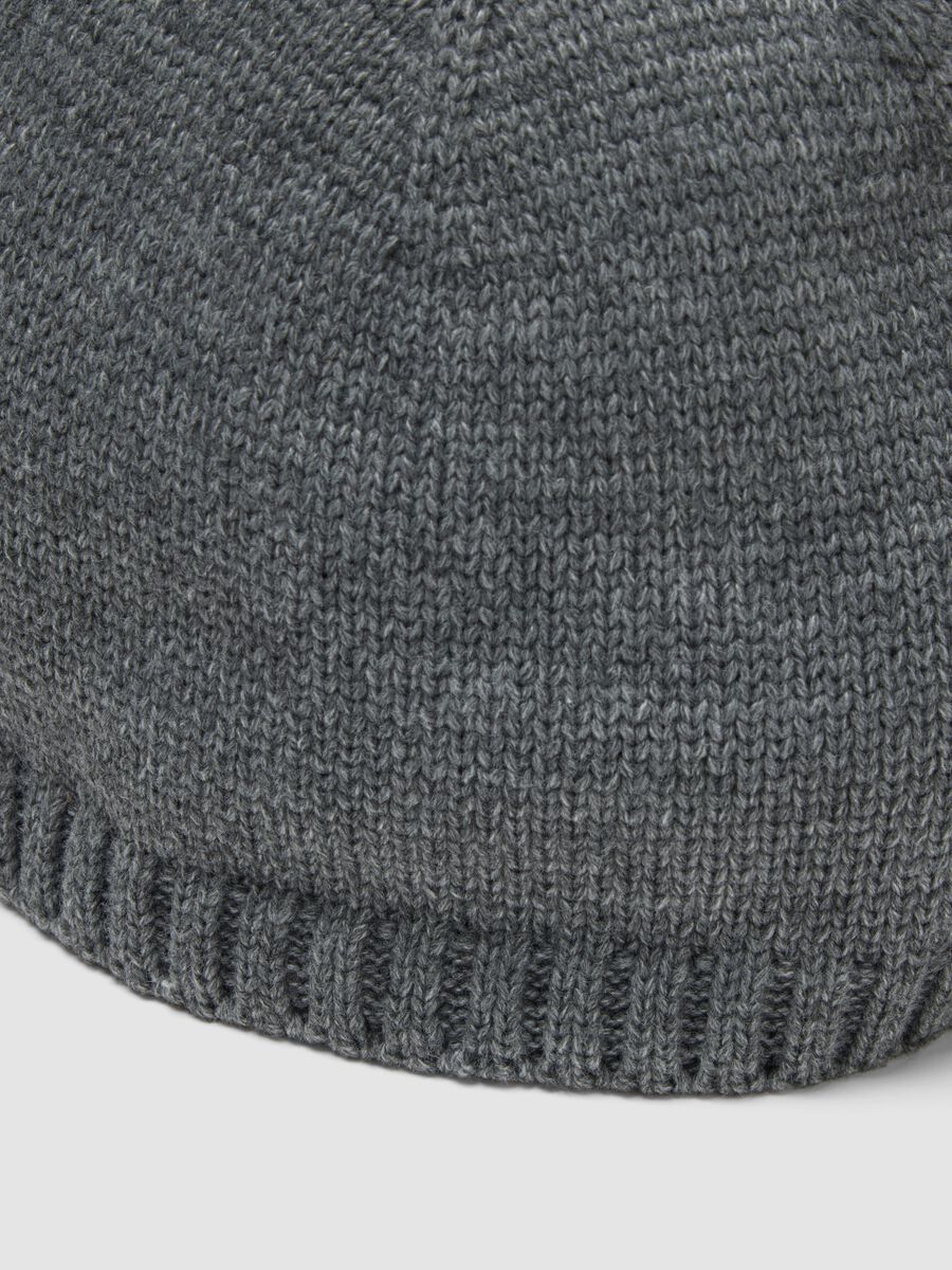 Cappello grigio a costine_2