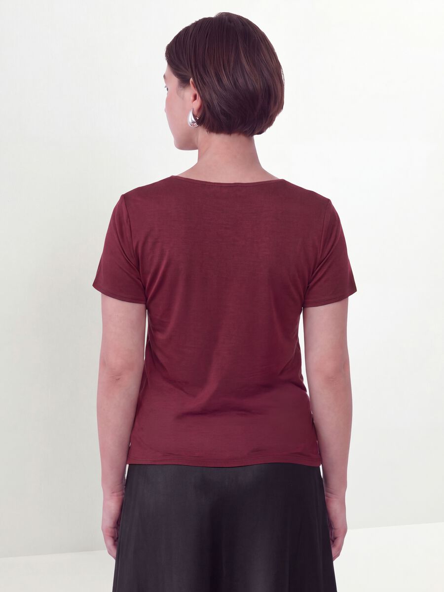 Red satin V-neck stretch blouse, regular fit_3