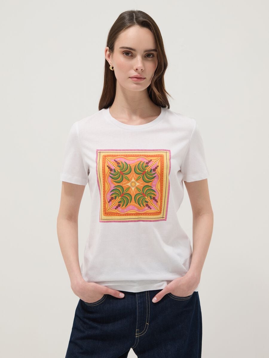 Camiseta blanca de algod&oacute;n puro con estampado frontal_1