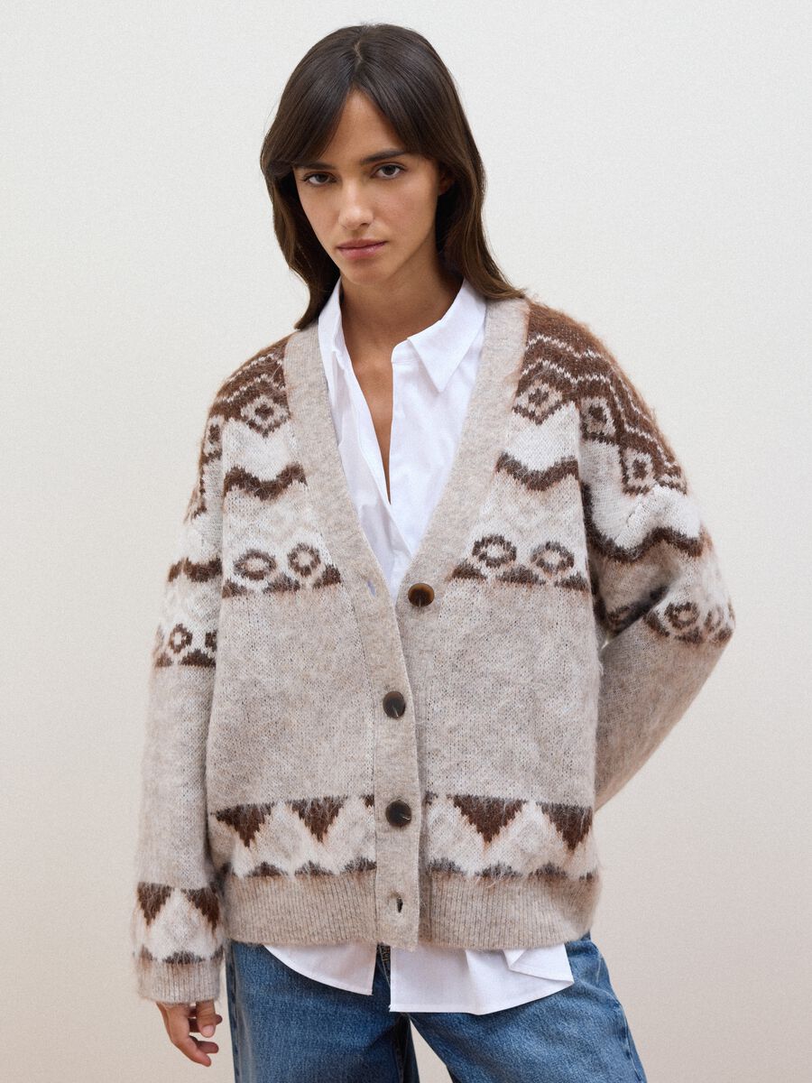 Beiger Cardigan aus Woll- und Alpakamix mit tiefem V-Ausschnitt, Oversize-Fit_2