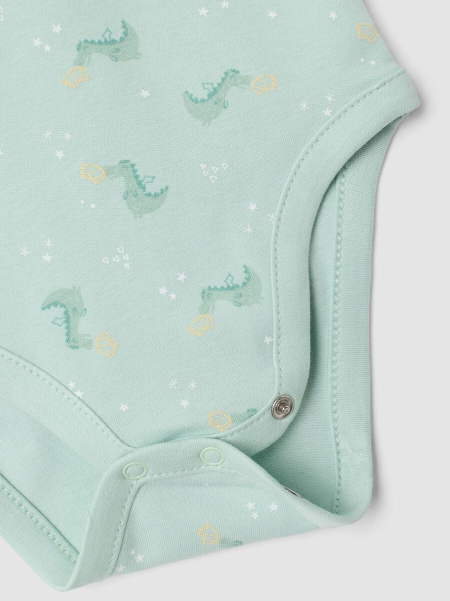3-pack of green and white organic cotton baby bodysuits_2