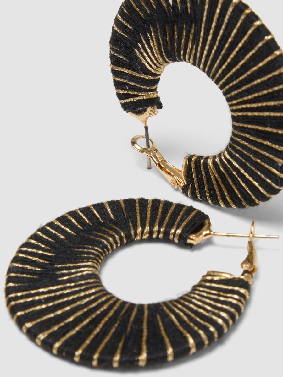 Creolen mit geflochtenen Str&auml;ngen in Schwarz und Gold_1