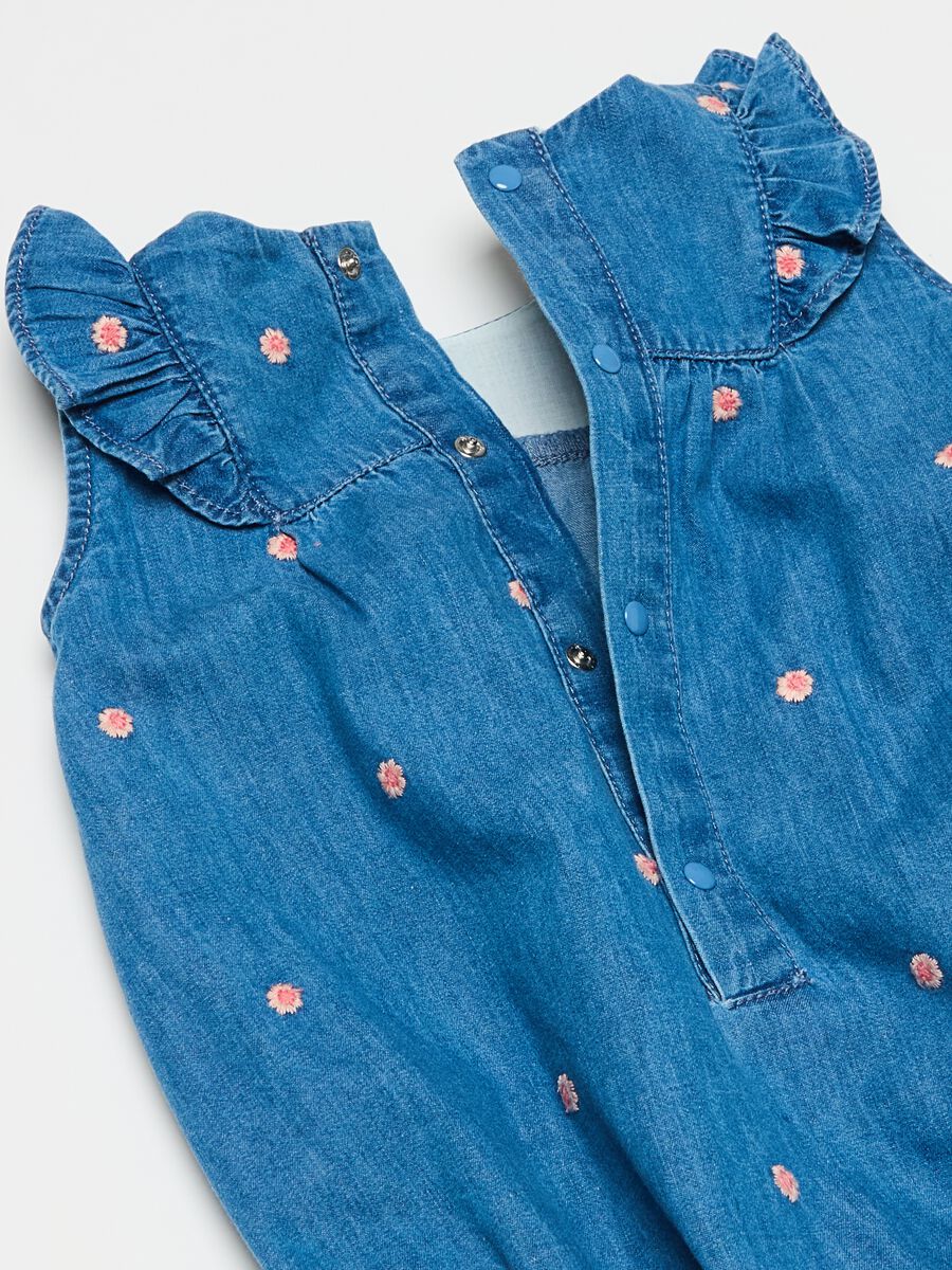 Denim romper suit with small flowers embroidery_2