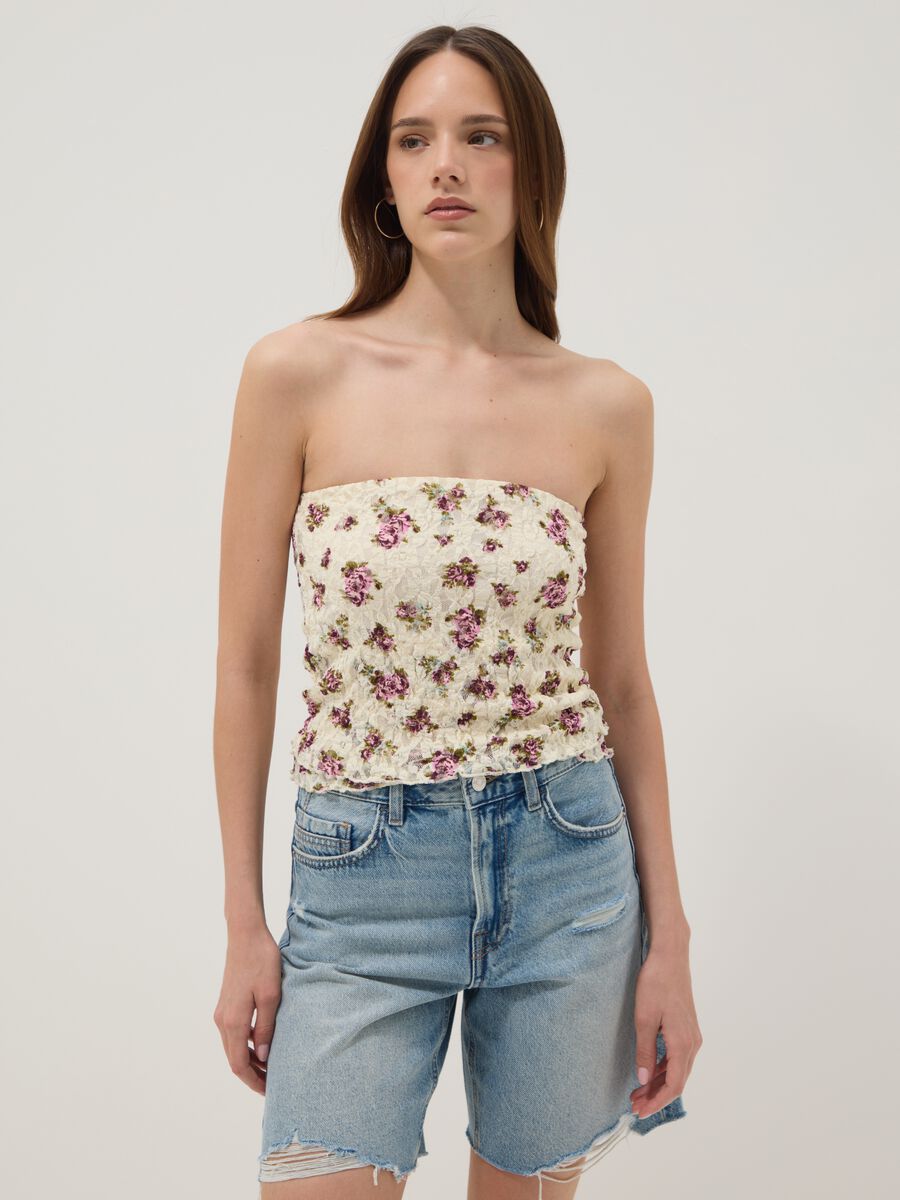 Kurzes beiges Stretch-Top mit Blumenmuster_1