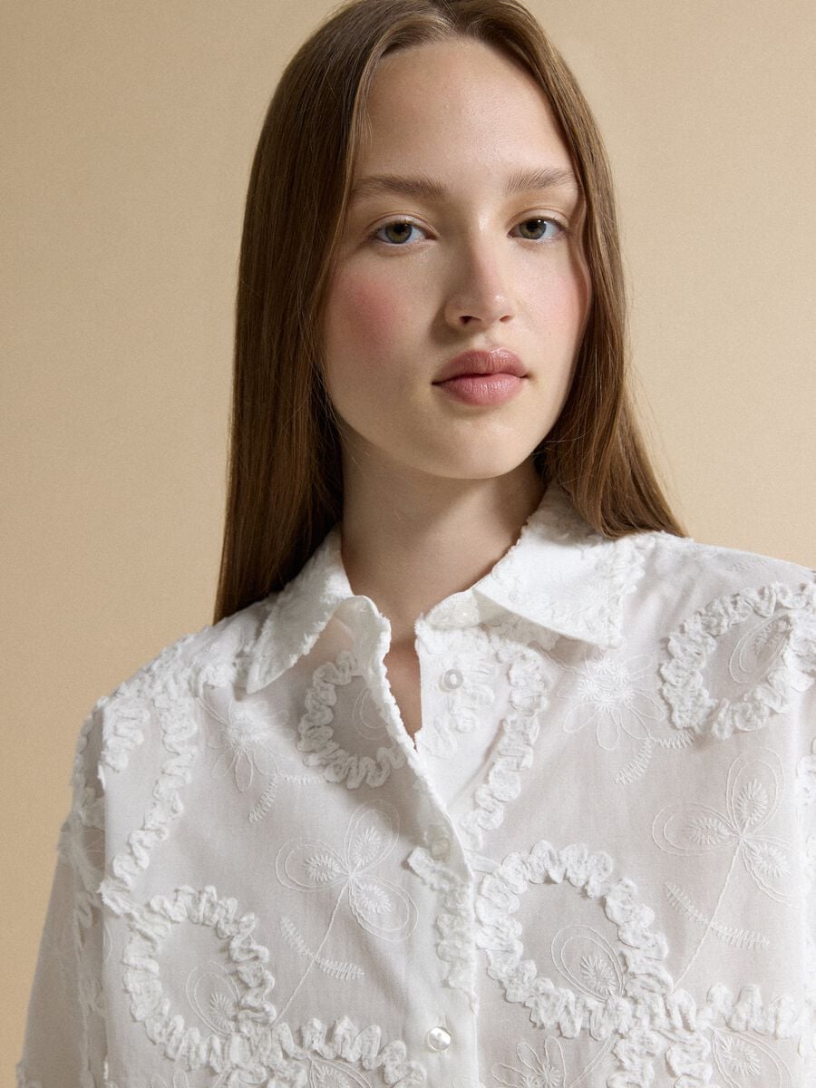 White pure cotton shirt with floral embroidery, regular fit_1