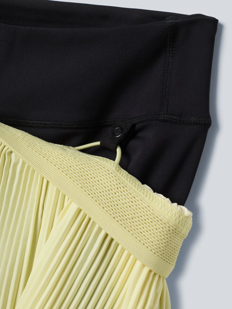 Gelbe, sportliche Plissee-Shorts ALTAVIA COURT aus elastischem Material mit herausnehmbarem Innenshort_8