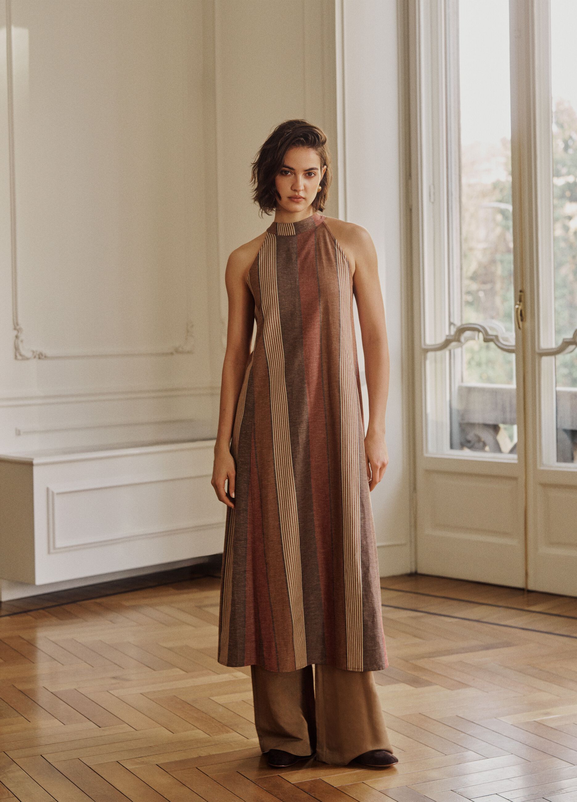 Multicolor gestreiftes Kleid aus Viskose- und Leinenmischung in lockerem Schnitt