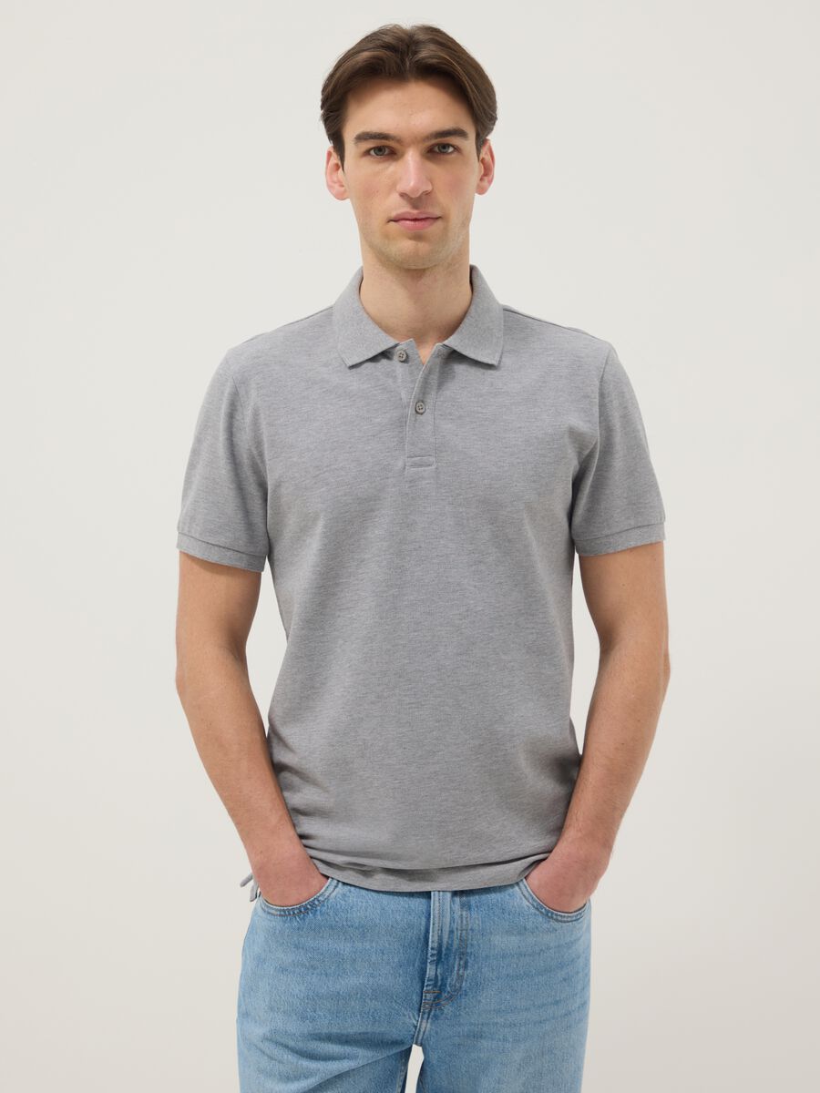 Graues Poloshirt aus reiner Baumwolle mit kurzen &Auml;rmeln, Regular Fit_1