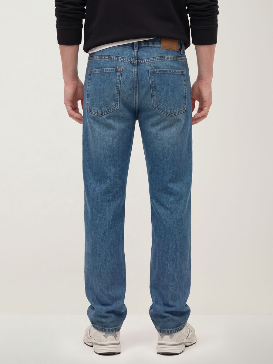 Hellblaue Straight-Fit-Jeans aus reiner Baumwolle_2