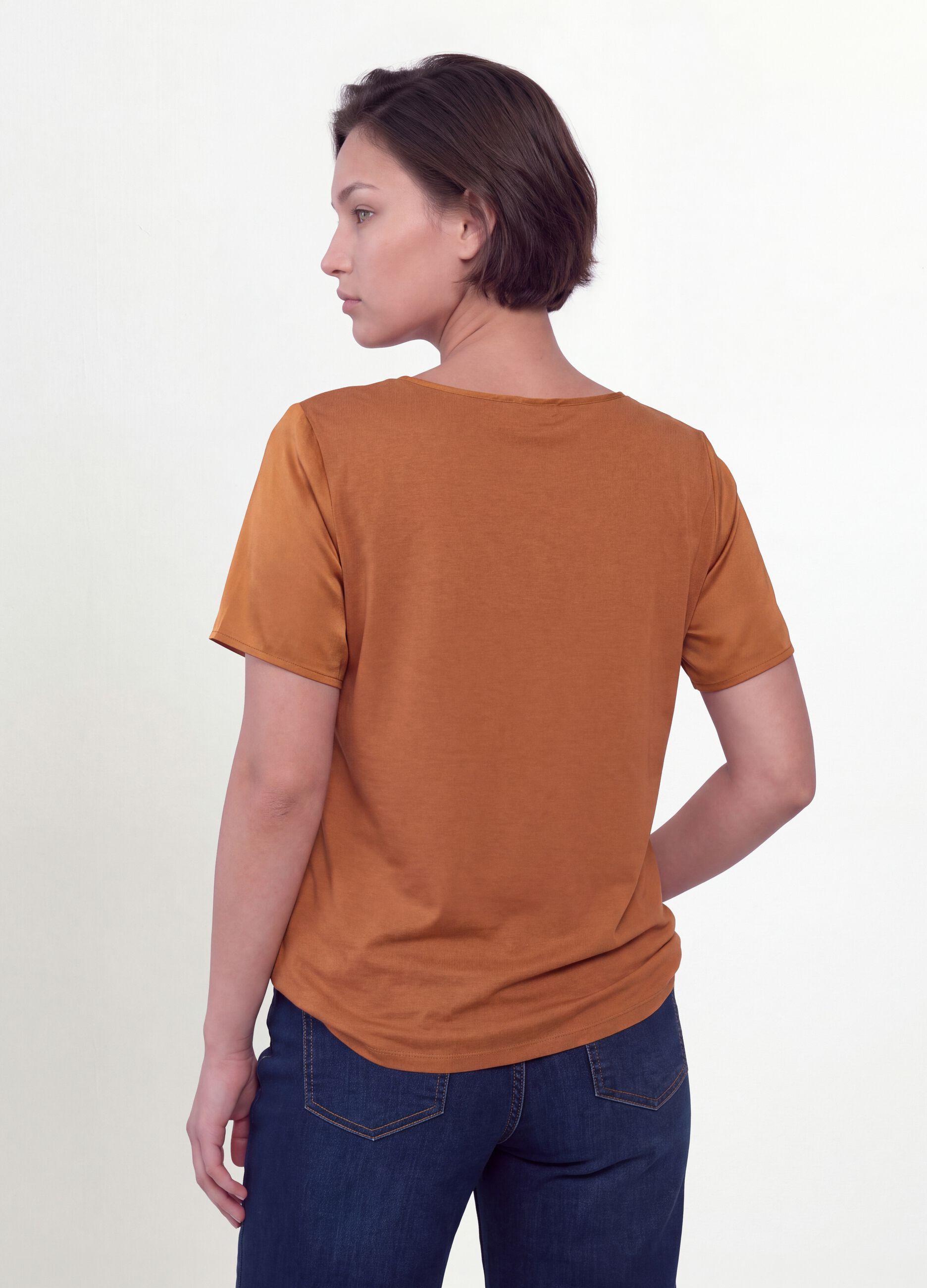 Braune Satinbluse aus Stretchmaterial mit V-Ausschnitt, Regular Fit