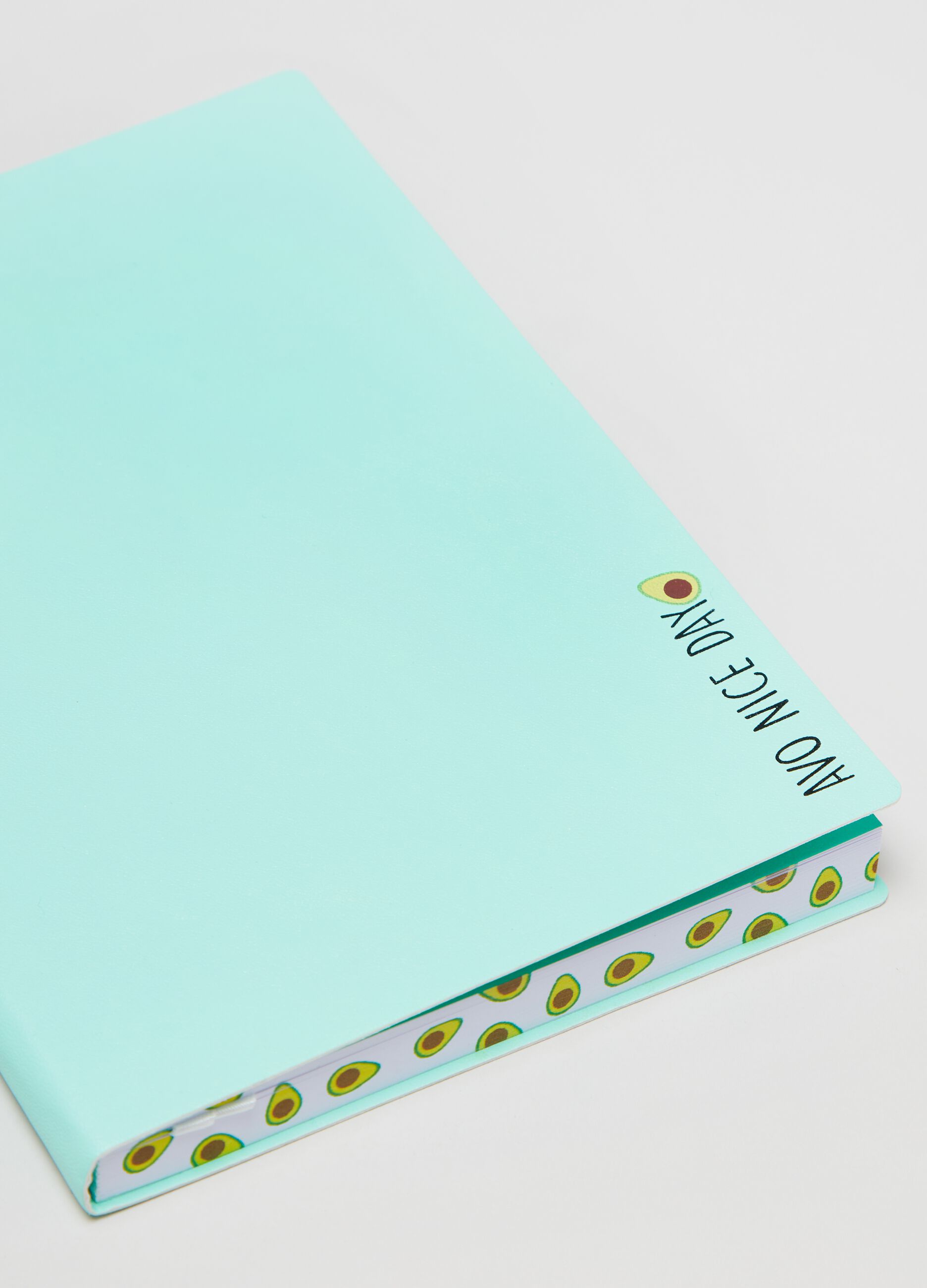 Cuaderno con hojas de rayas