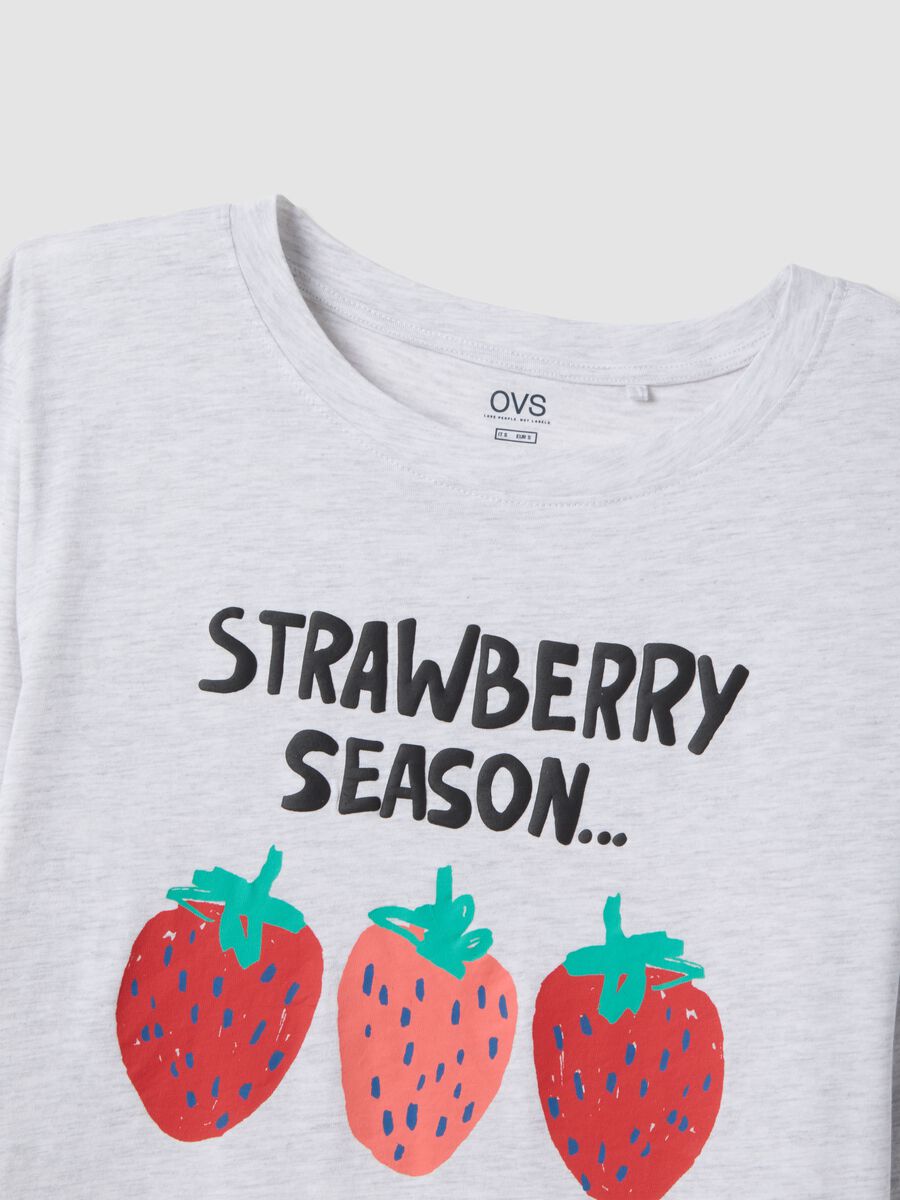 Graues Nachthemd aus elastischer Baumwolle im Regular Fit mit Erdbeeren_5