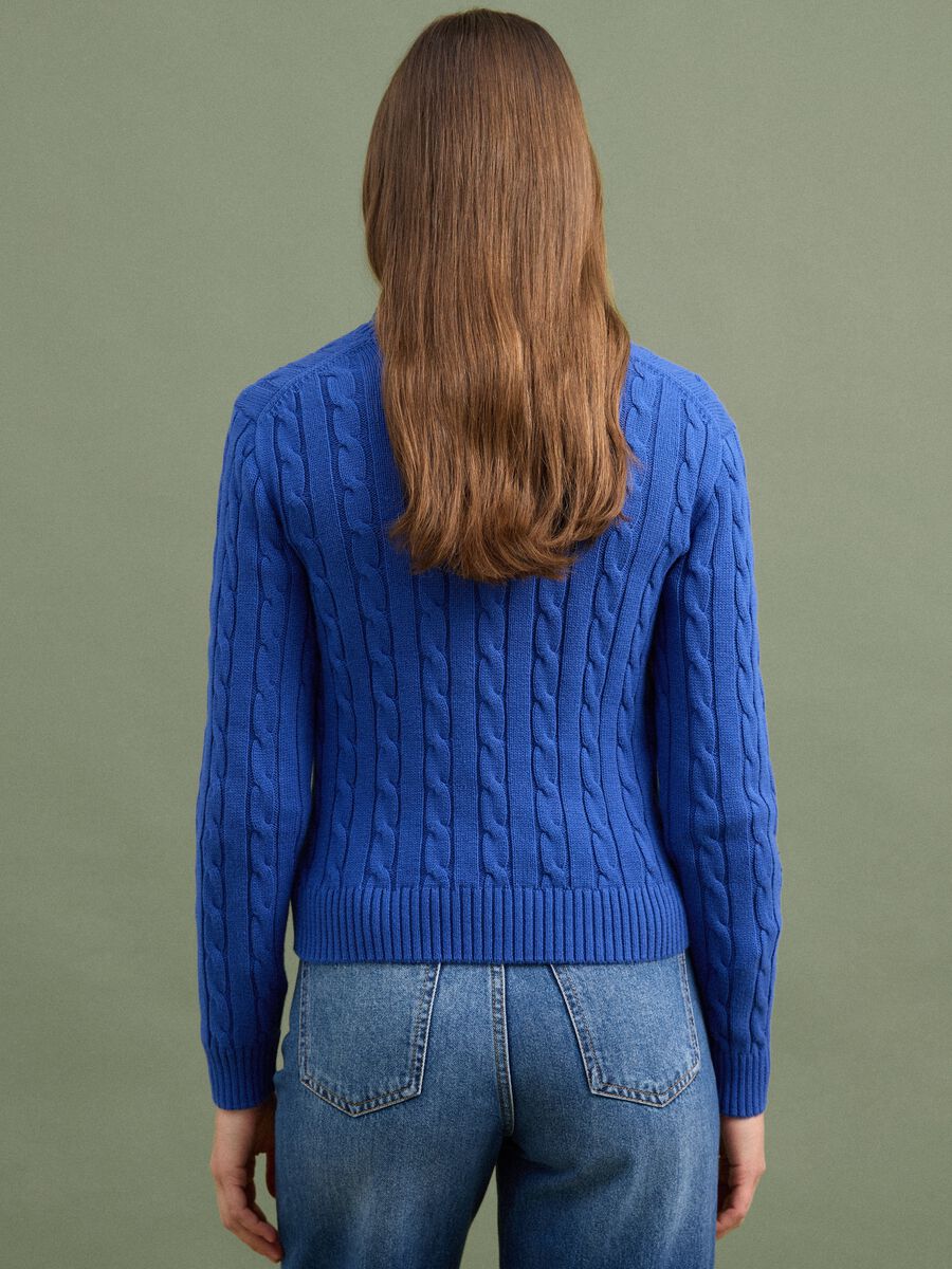 Blue pure cotton cable-knit jumper with deep V-neck_2