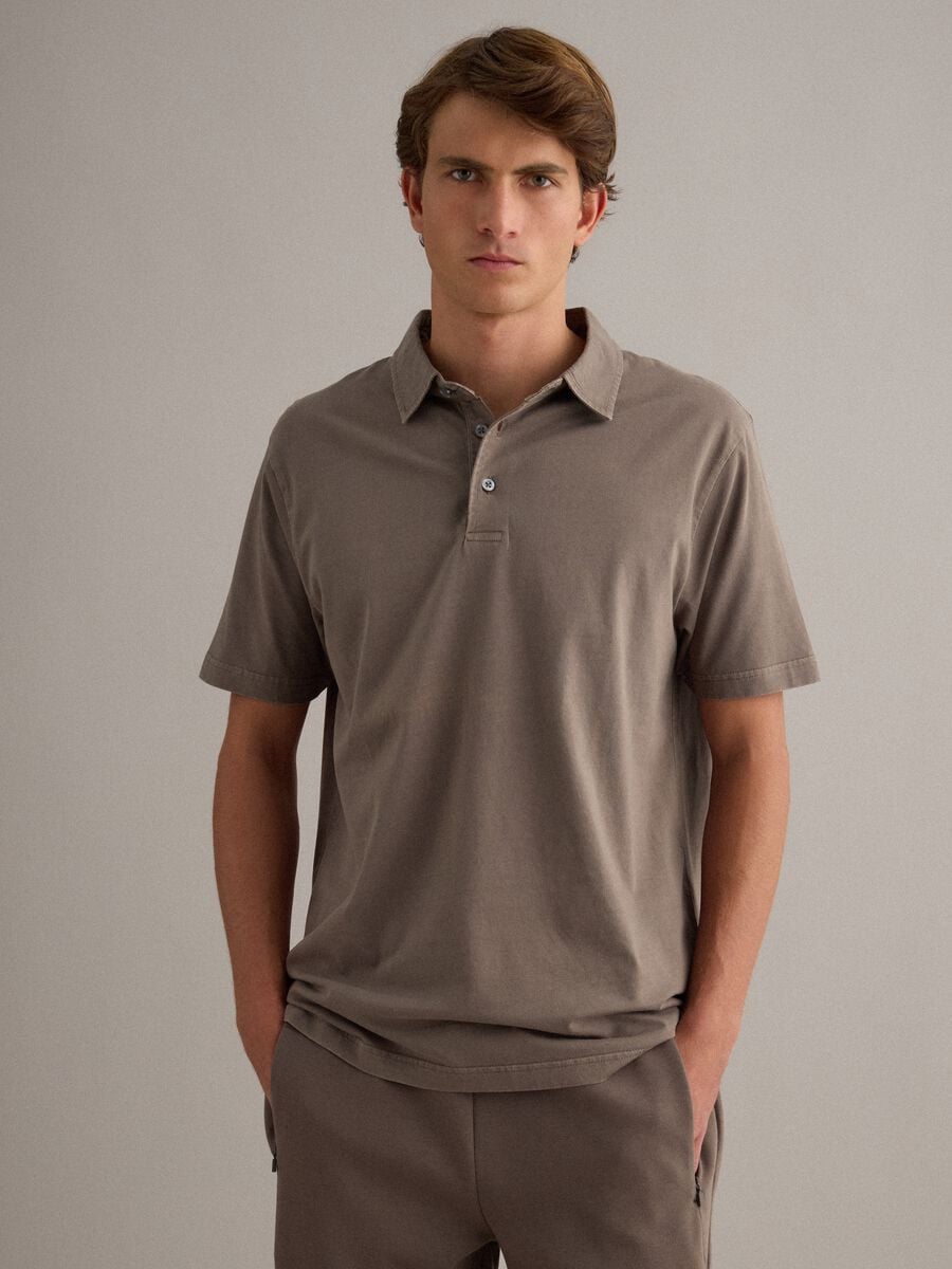 Brown short-sleeve polo in pure cotton, regular fit_1