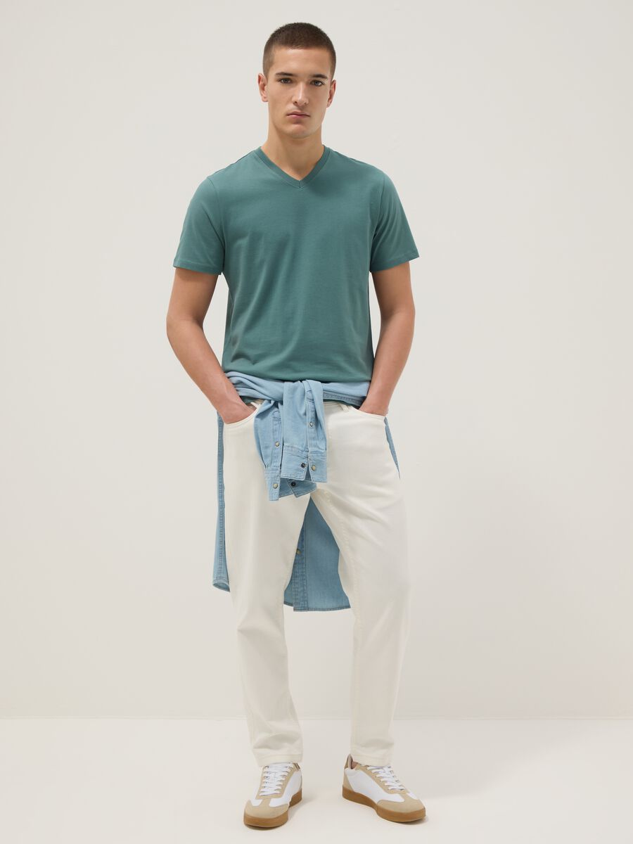 Green pure cotton V-neck regular fit T-shirt_1
