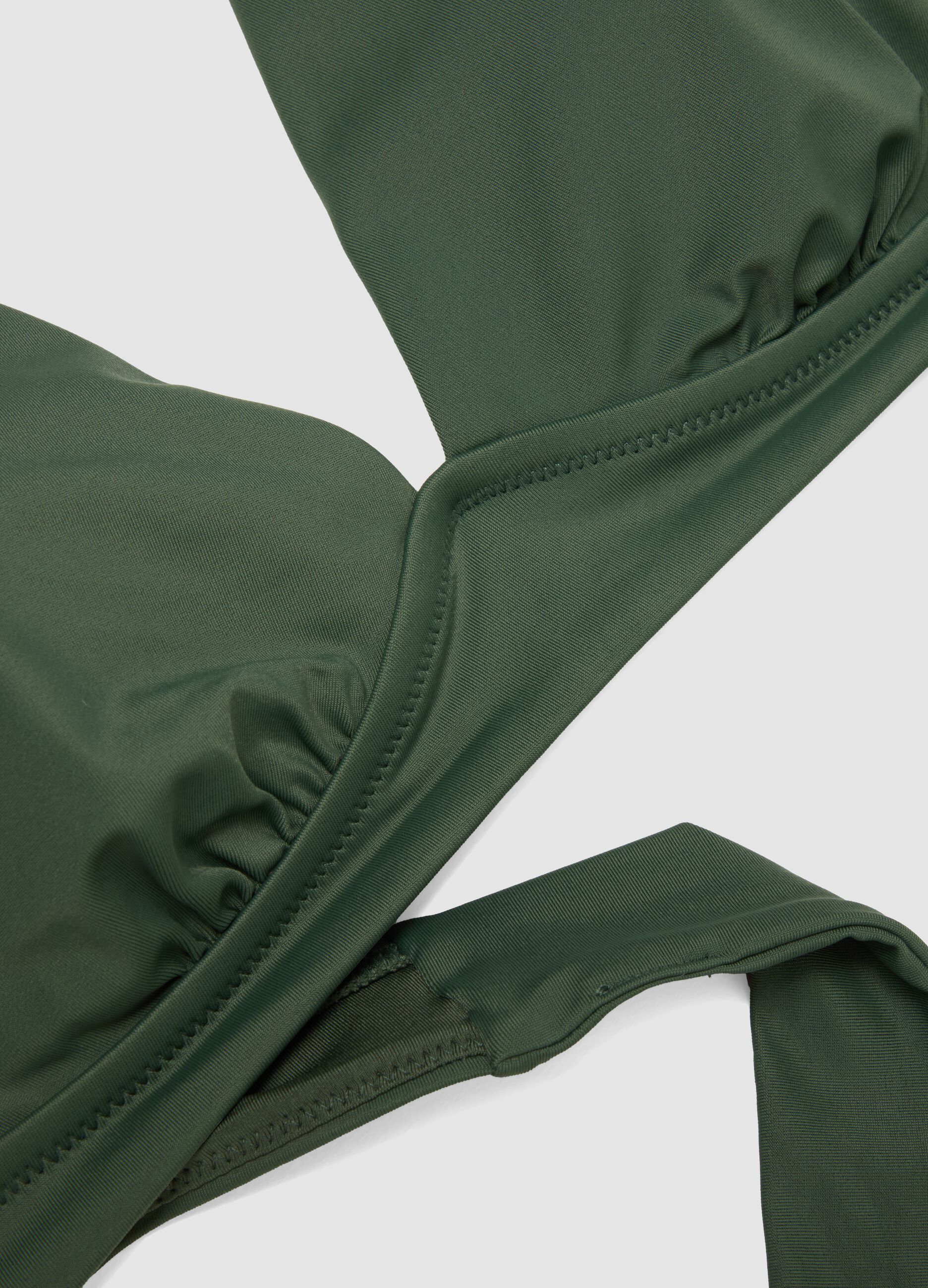 Top de biqu&iacute;ni triangular verde el&aacute;stico