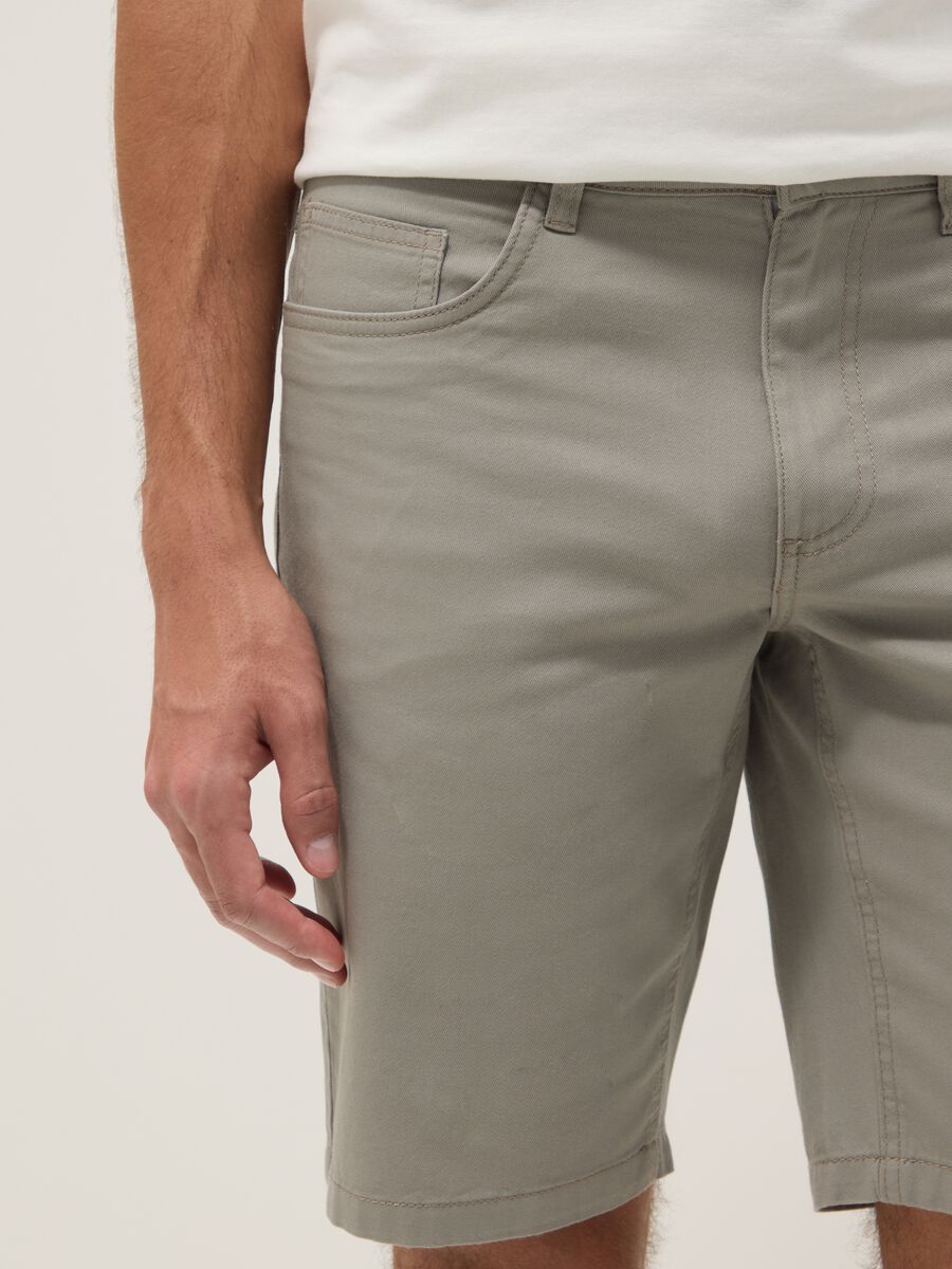 Graue Shorts aus reiner Baumwolle_3