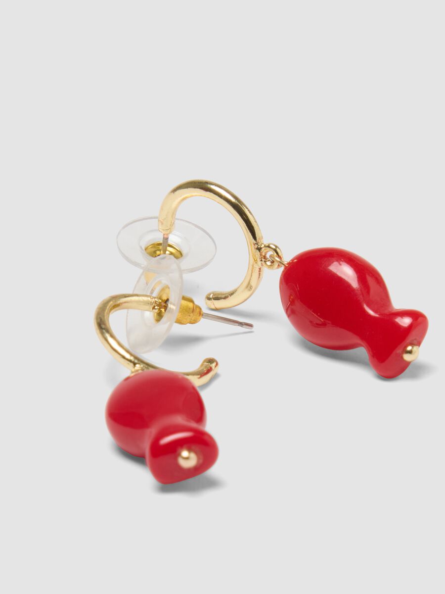 Ohrringe mit rotem Fisch-Anh&auml;nger aus Kunstharz_0