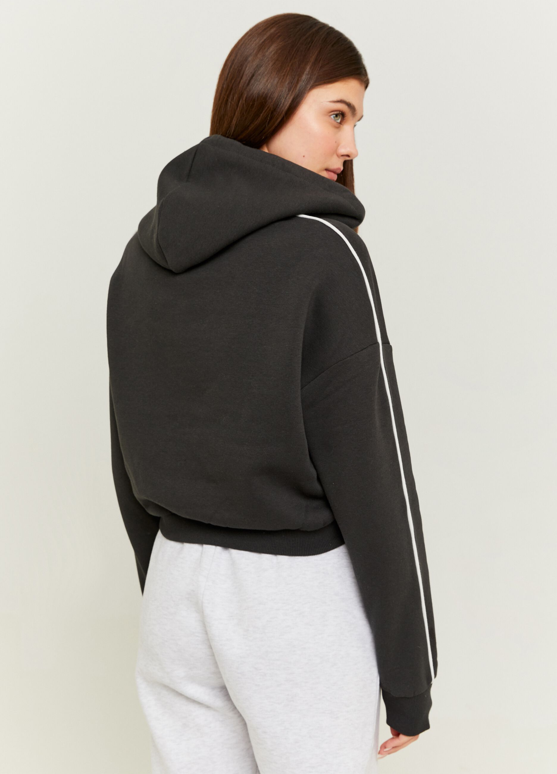 Crop sweatshirt with hood and print