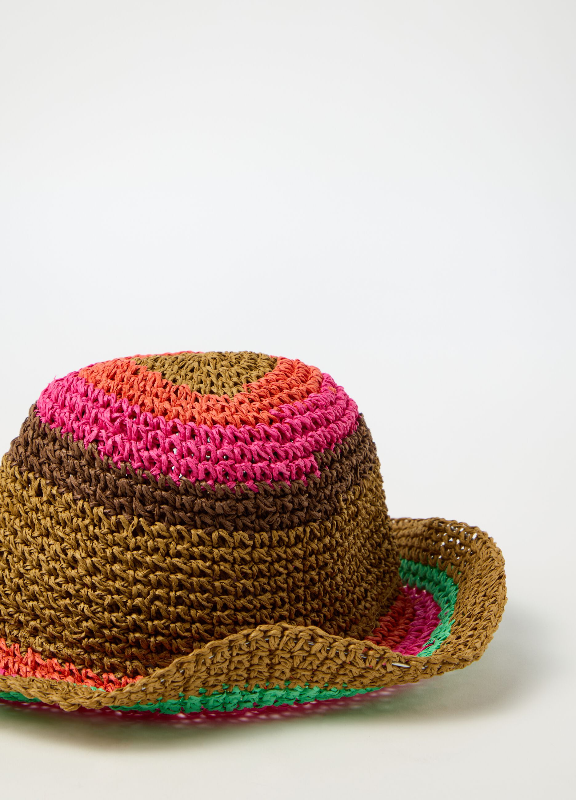 Raffia hat with striped pattern