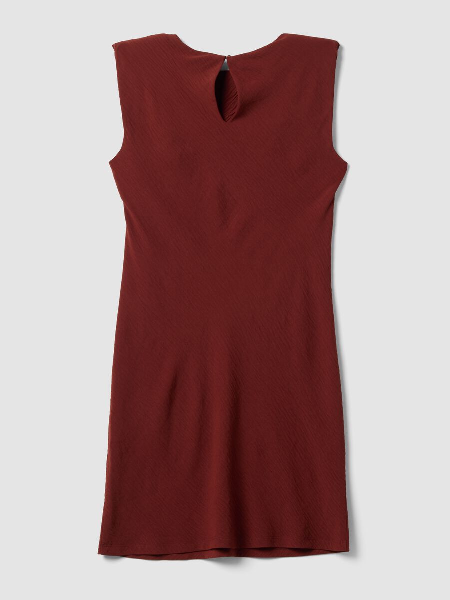 Vestido vermelho justo com detalhes franzidos_5