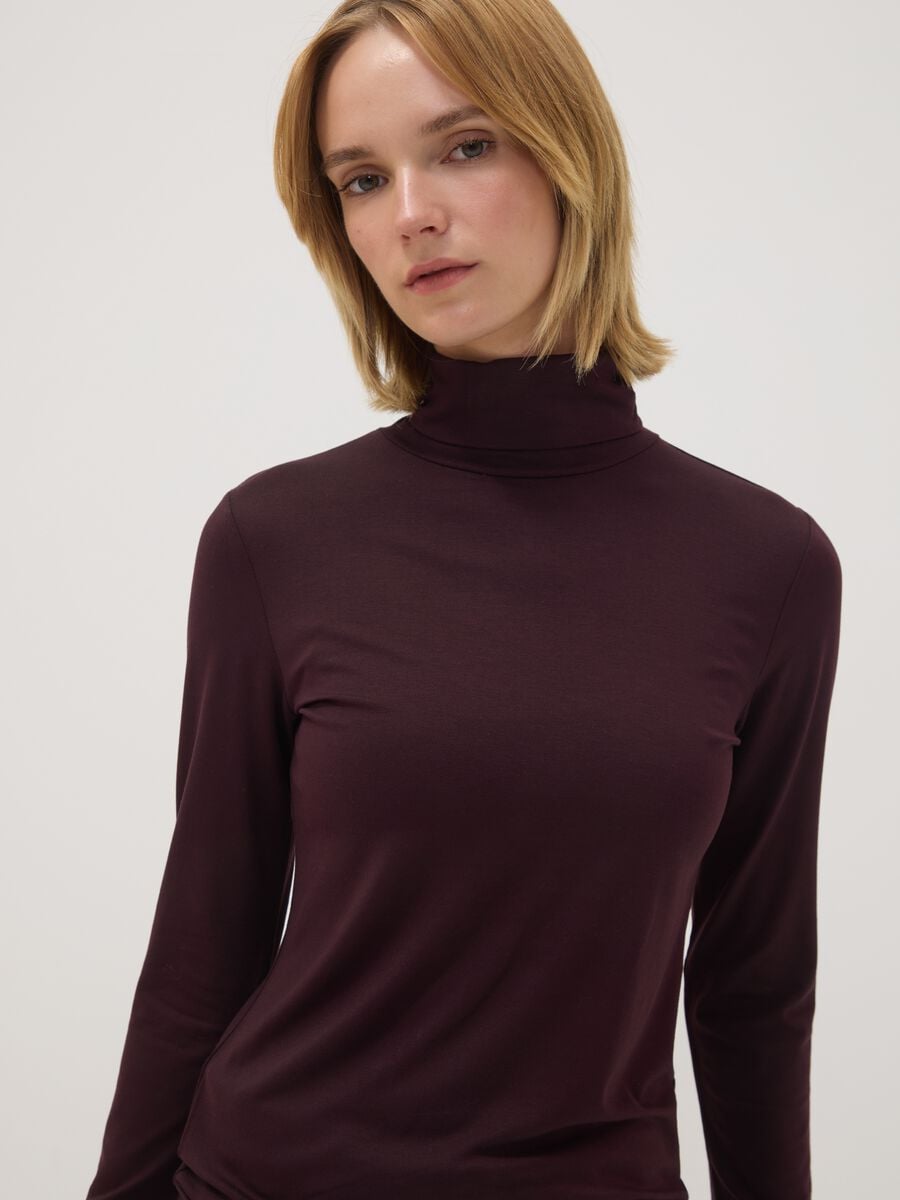 Purple stretch viscose top with raised collar, regular fit_1