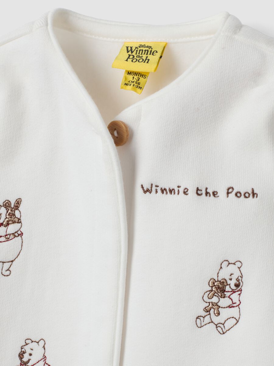 Off-white organic cotton sleepsuit with Winnie the Pooh print_2