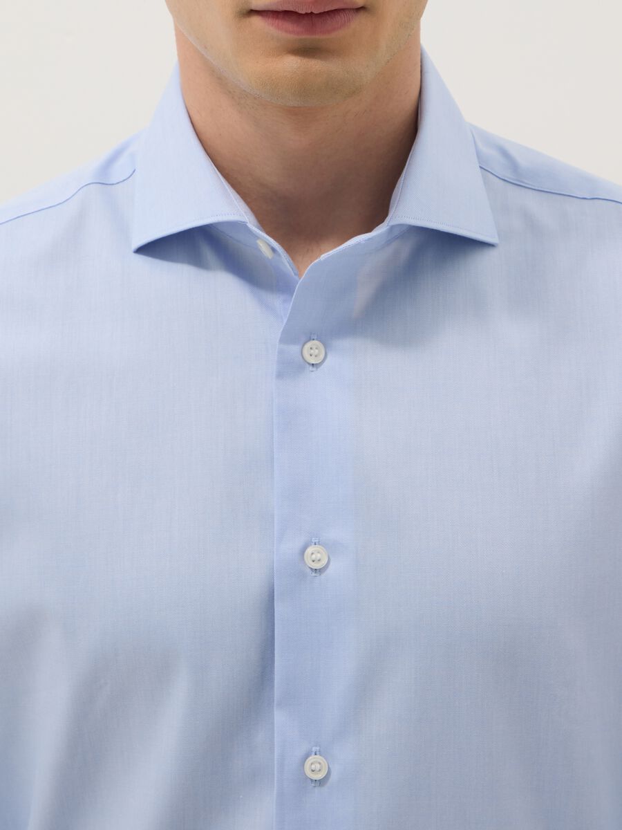 Camisa azul claro de puro algod&oacute;n regular fit f&aacute;cil de planchar_1