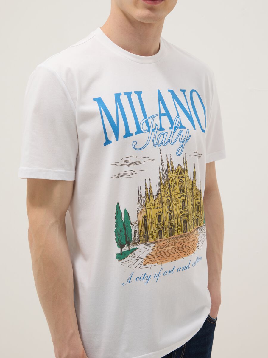 Wei&szlig;es T-Shirt aus reiner Baumwolle mit Print, Regular Fit_2