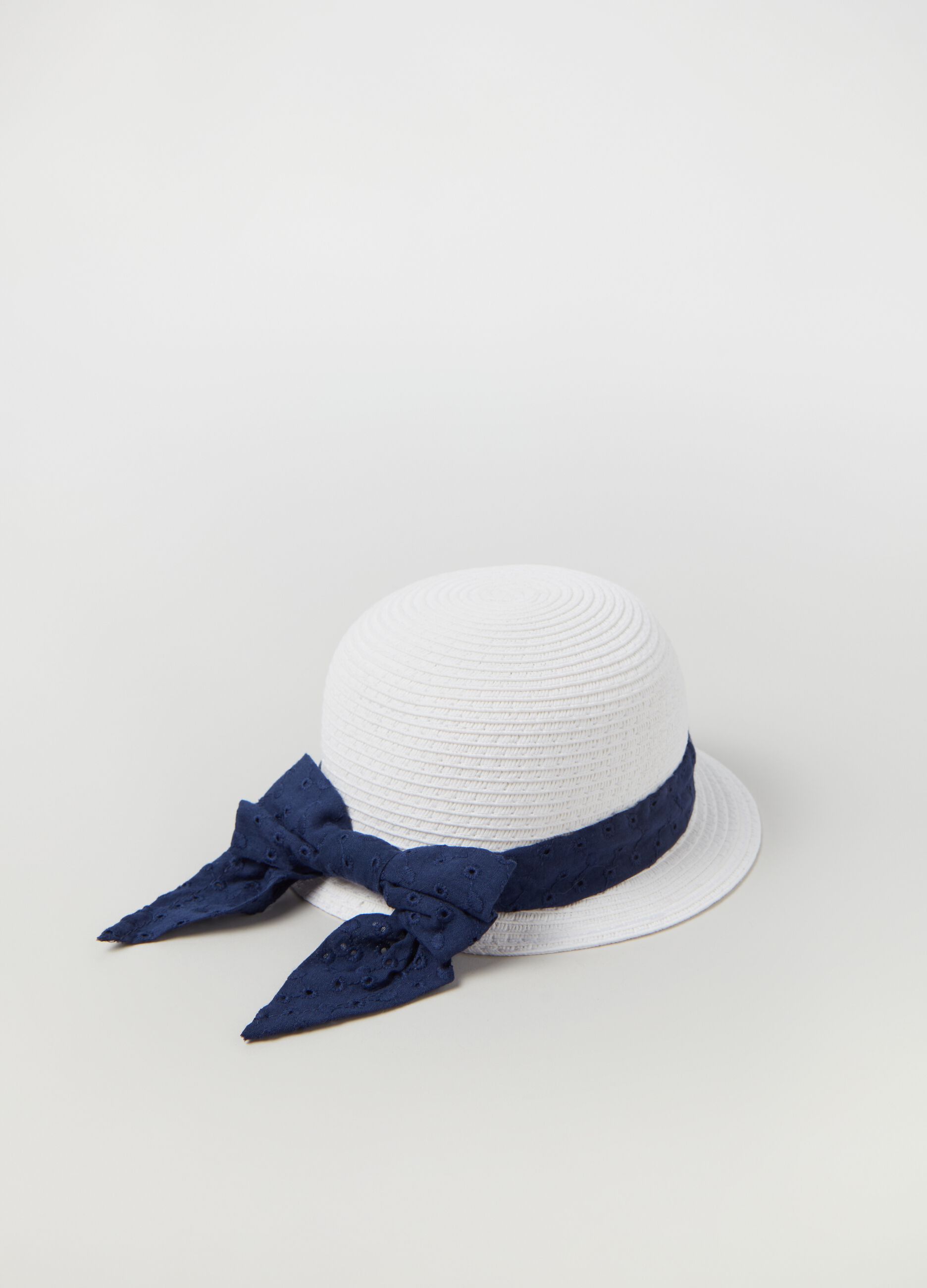 Sombrero de paja con lazo