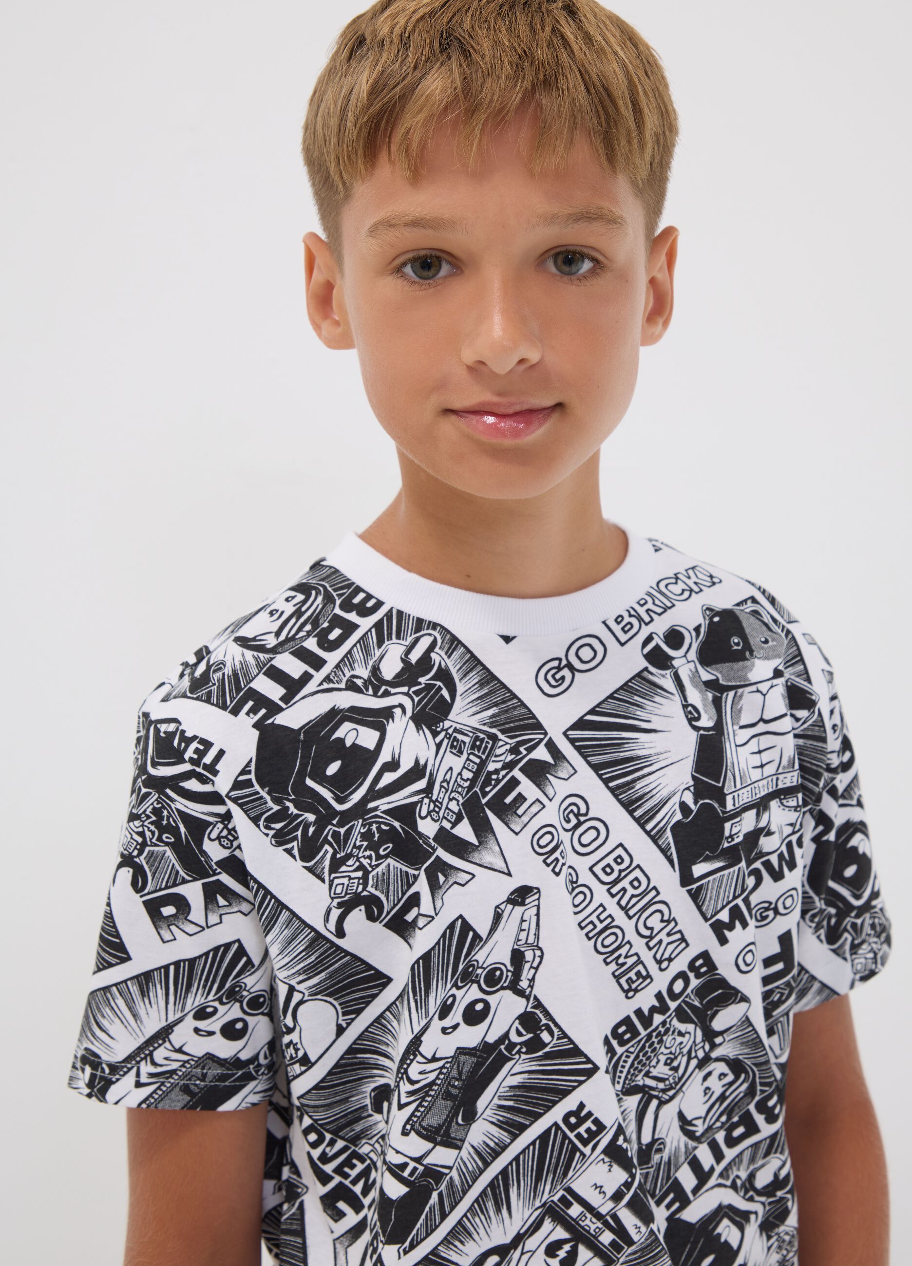 T-shirt multicolorido de crian&ccedil;a em puro algod&atilde;o, corte regular com estampagens