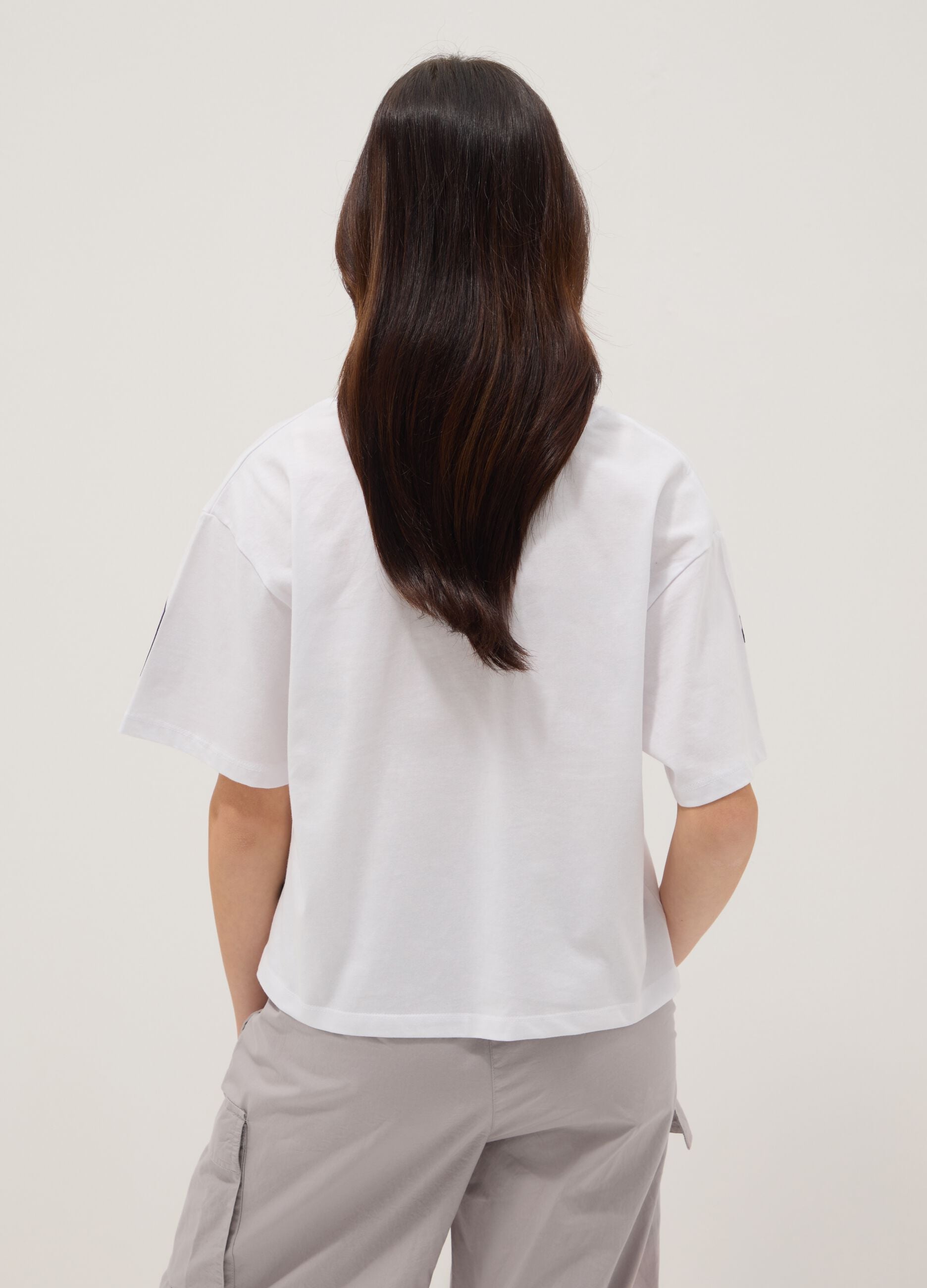 White pure cotton V-neck T-shirt