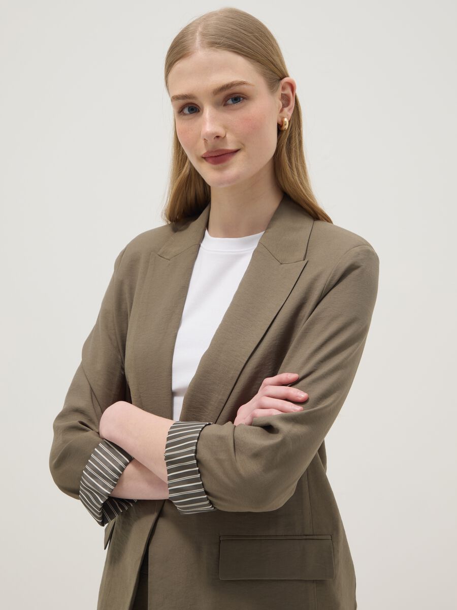Green regular fit viscose blend blazer with striped cuffs_3