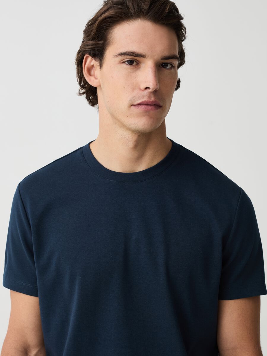 Regular-fit T-shirt with round neck_1