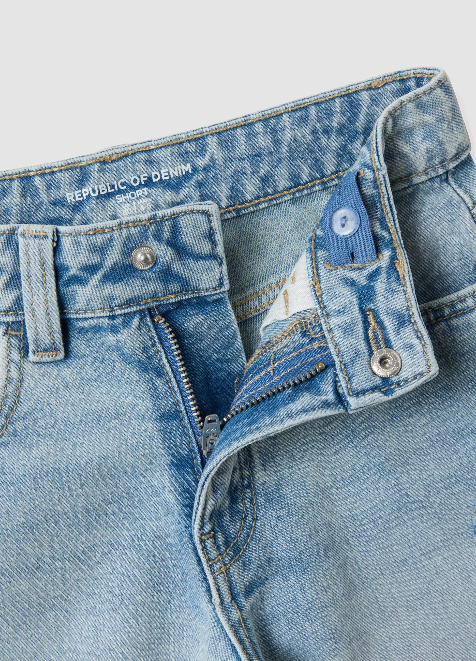 Cal&ccedil;&otilde;es de ganga amplos