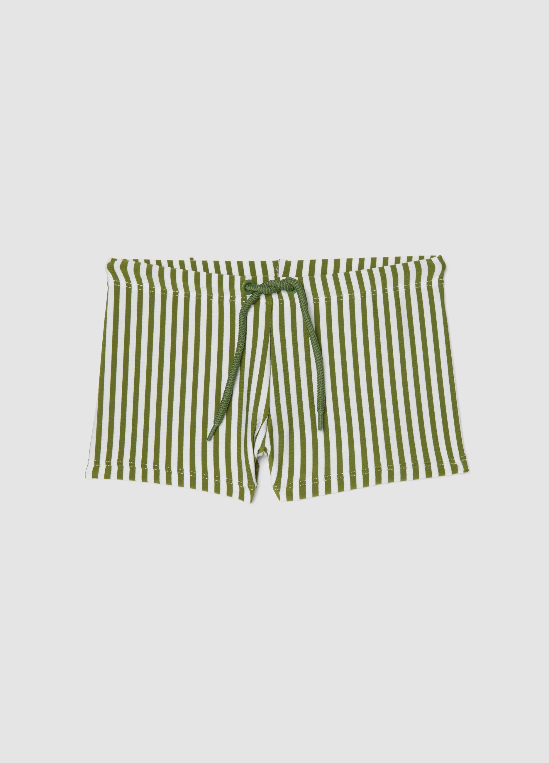 Gr&uuml;n-wei&szlig;e Boxer-Badehose aus Stretchmaterial