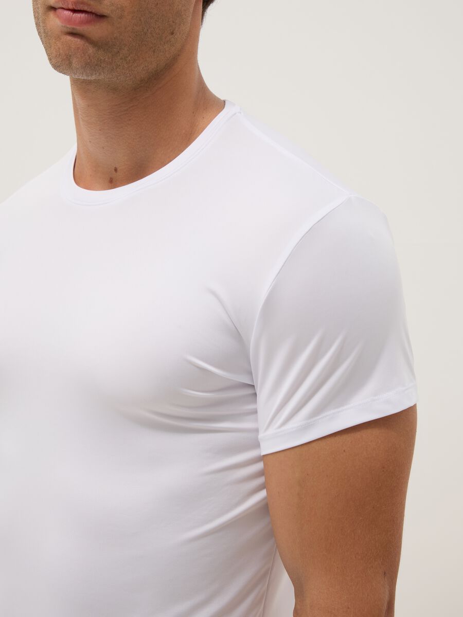Pack de 2 camisetas blancas de tejido el&aacute;stico_3