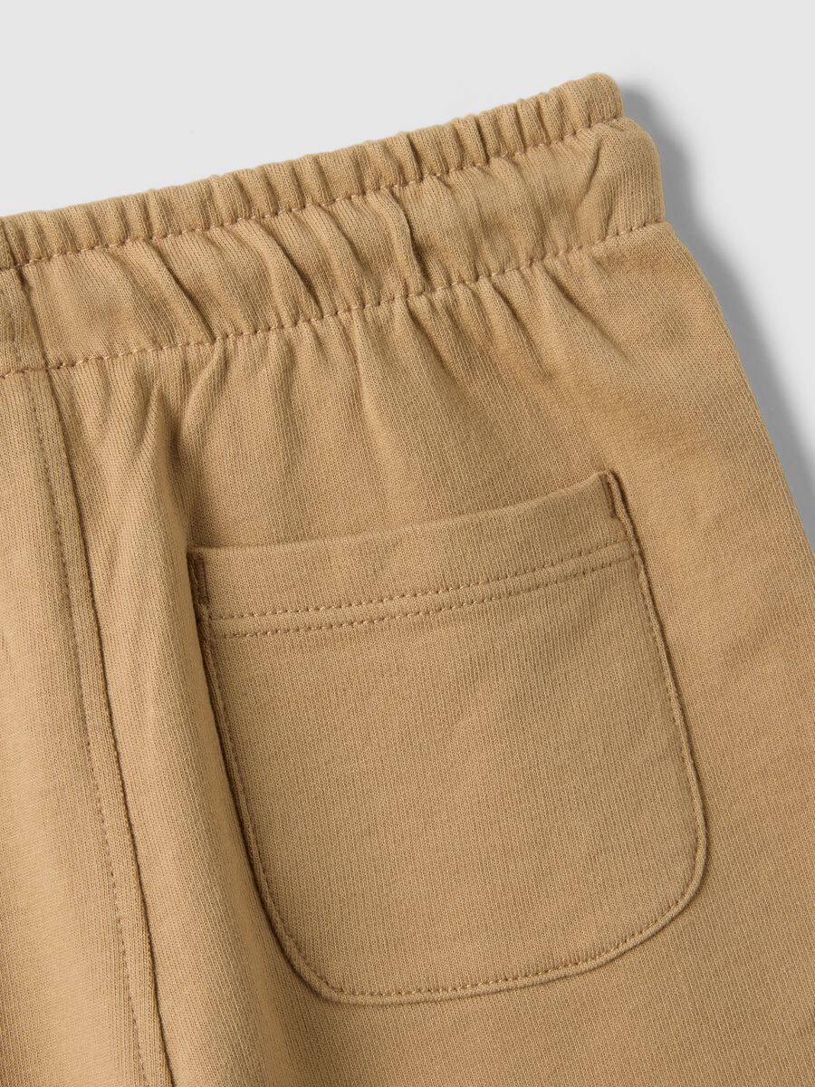 Beige Shorts aus reiner Baumwolle f&uuml;r Kinder mit regul&auml;rer Passform_3