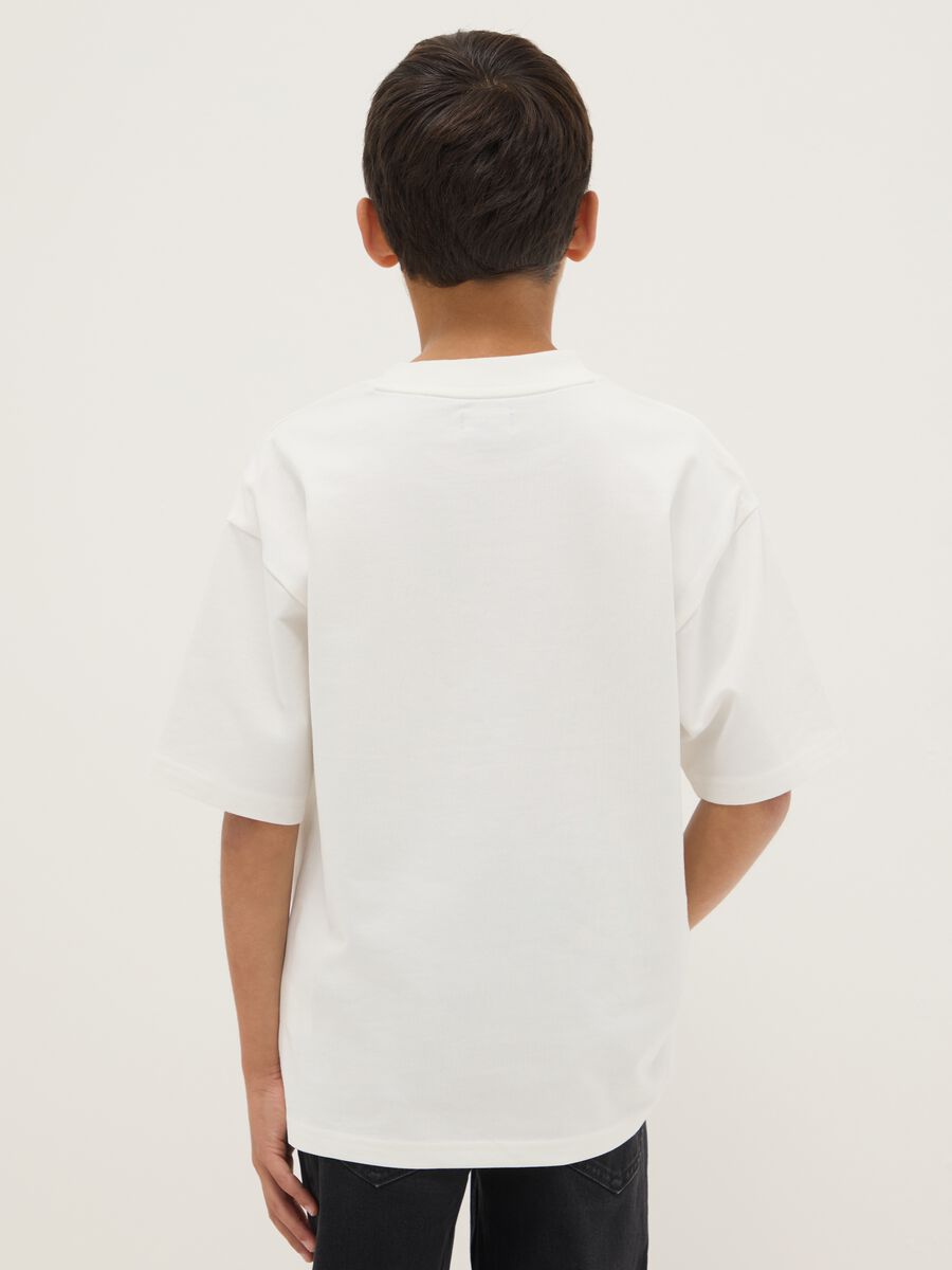 White pure cotton relaxed fit boys' T-shirt with print_1