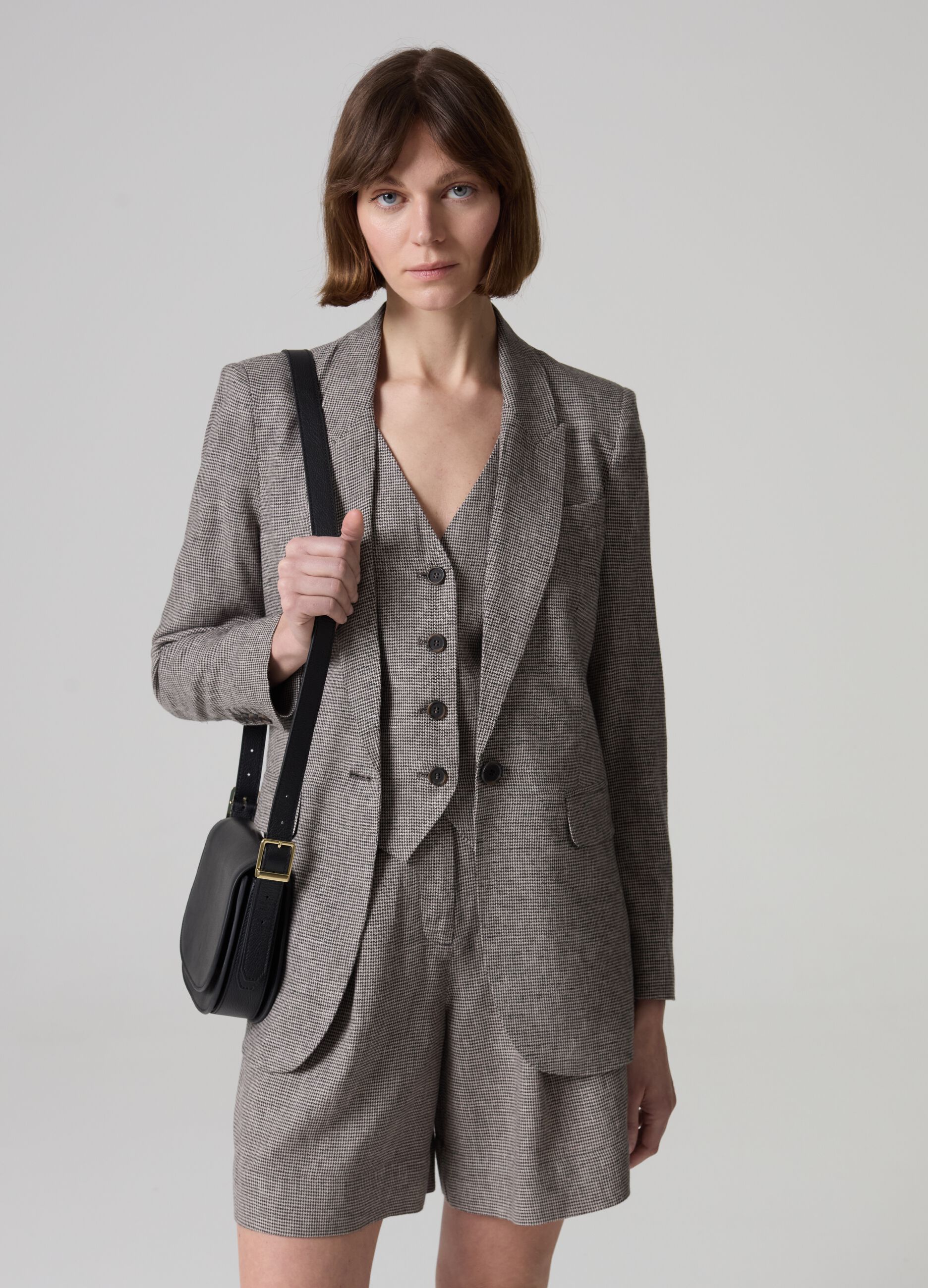 Contemporary single-breasted blazer with micro houndstooth pattern